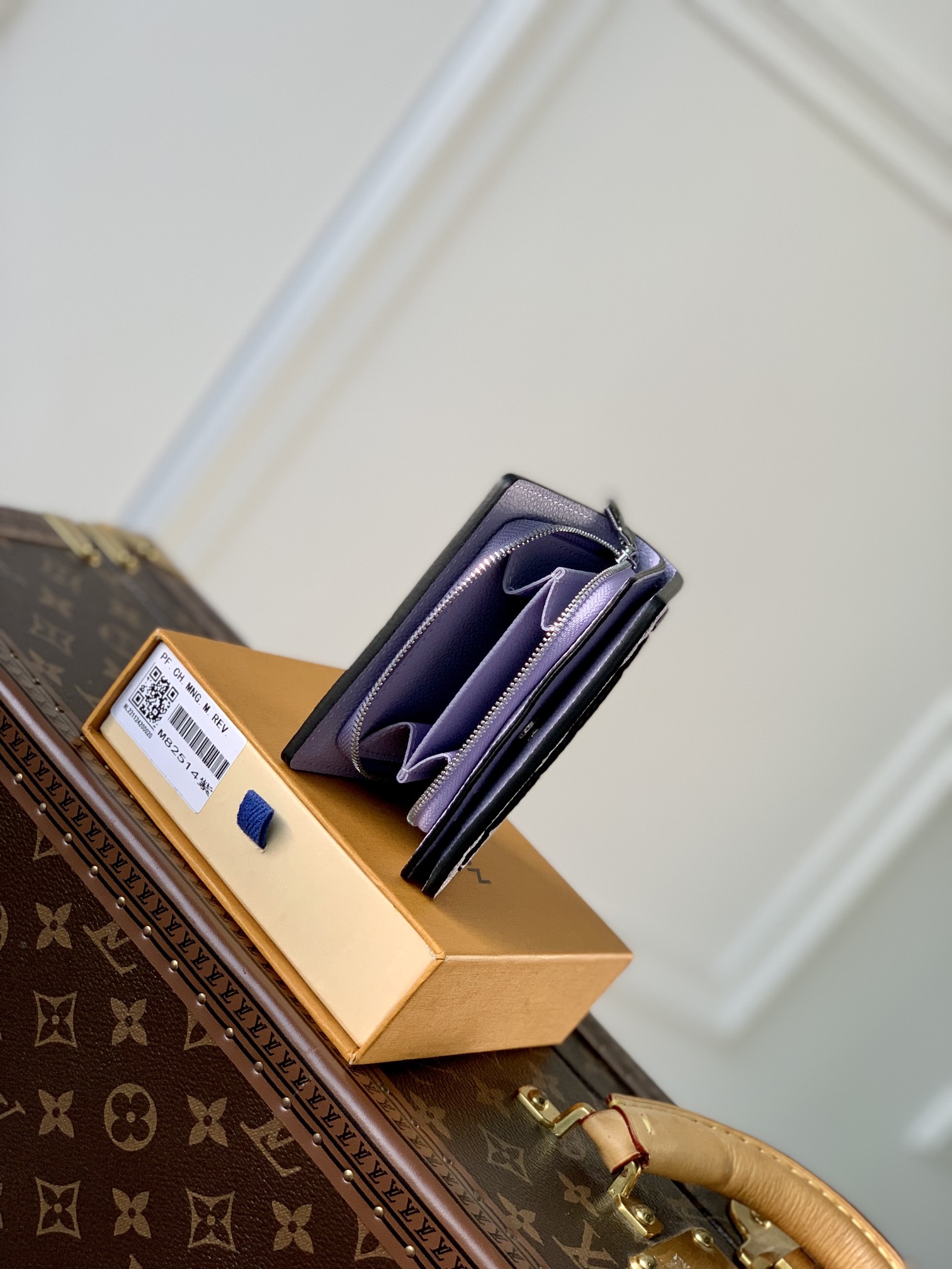 l**is V*t*n wallet-11×8.5×3.5cm