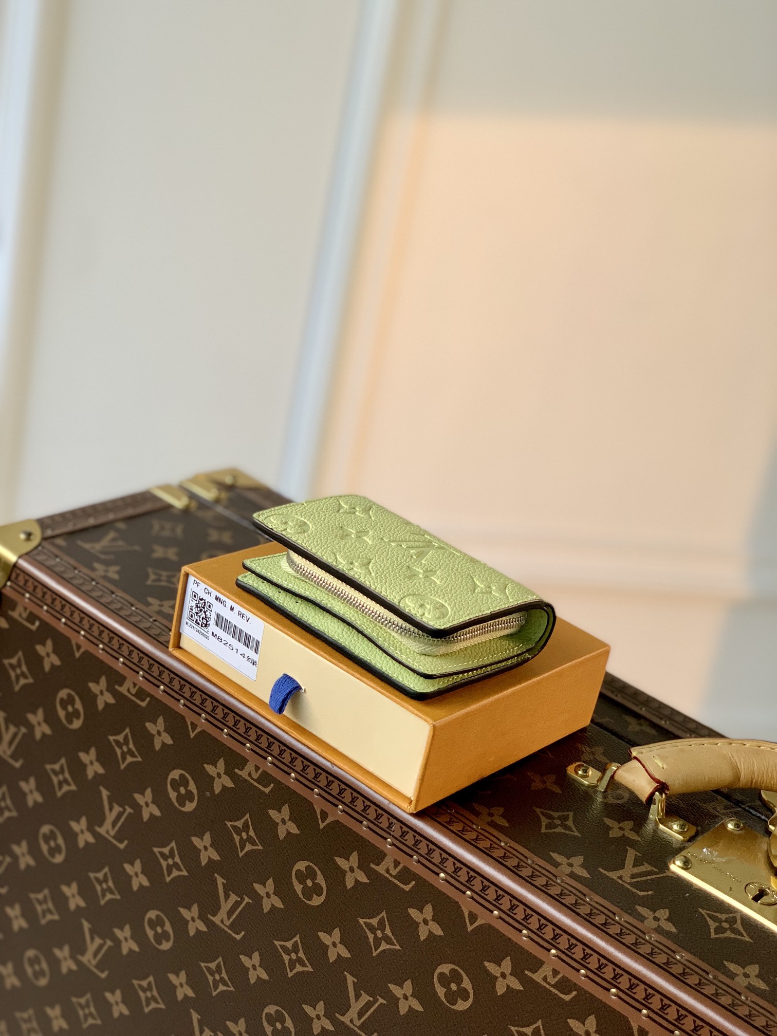 l**is V*t*n wallet-11×8.5×3.5cm