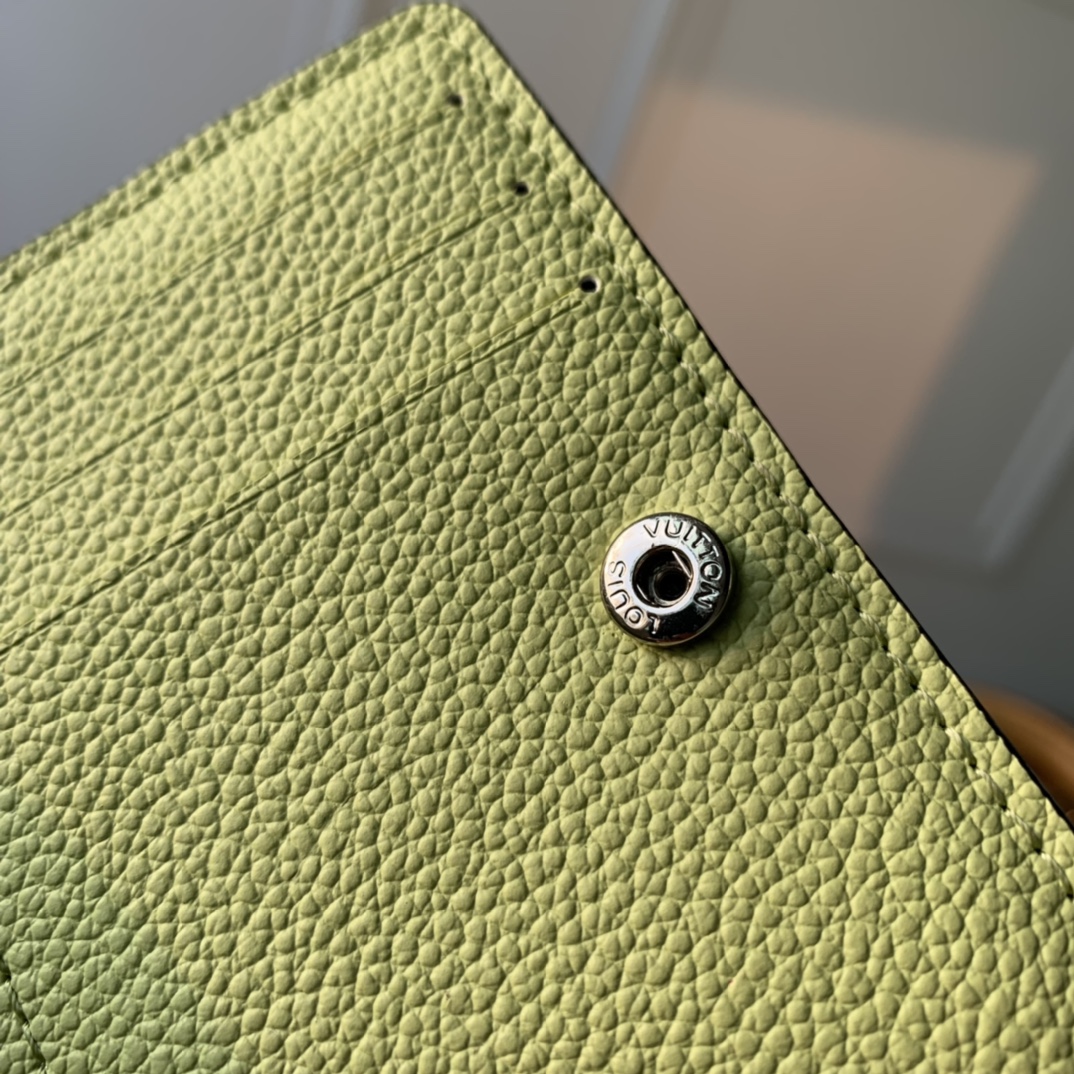 l**is V*t*n wallet-11×8.5×3.5cm