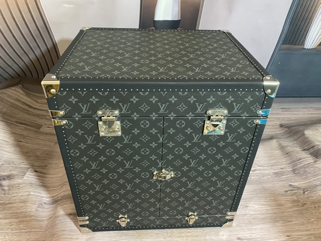 l**is V*t*n custom order small wine box (black flower + grey)-46*37*50cm