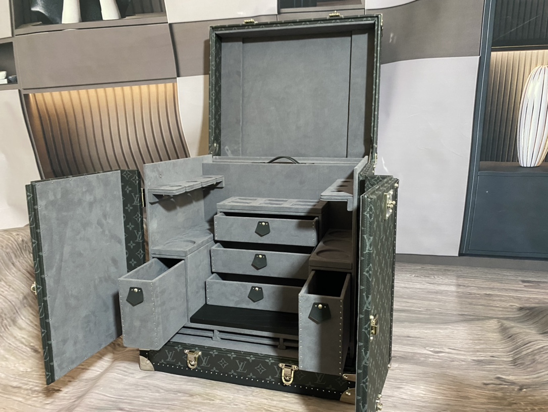 l**is V*t*n custom order small wine box (black flower + grey)-46*37*50cm