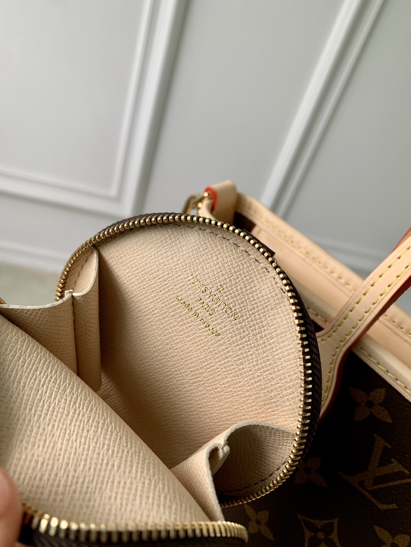 l**is V*t*n neverfull bb-24*14*9cm