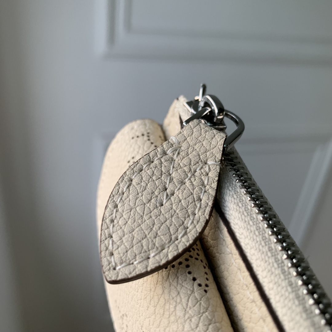 l**is V*t*n wallet-m81287-13×9.5×2.3cm