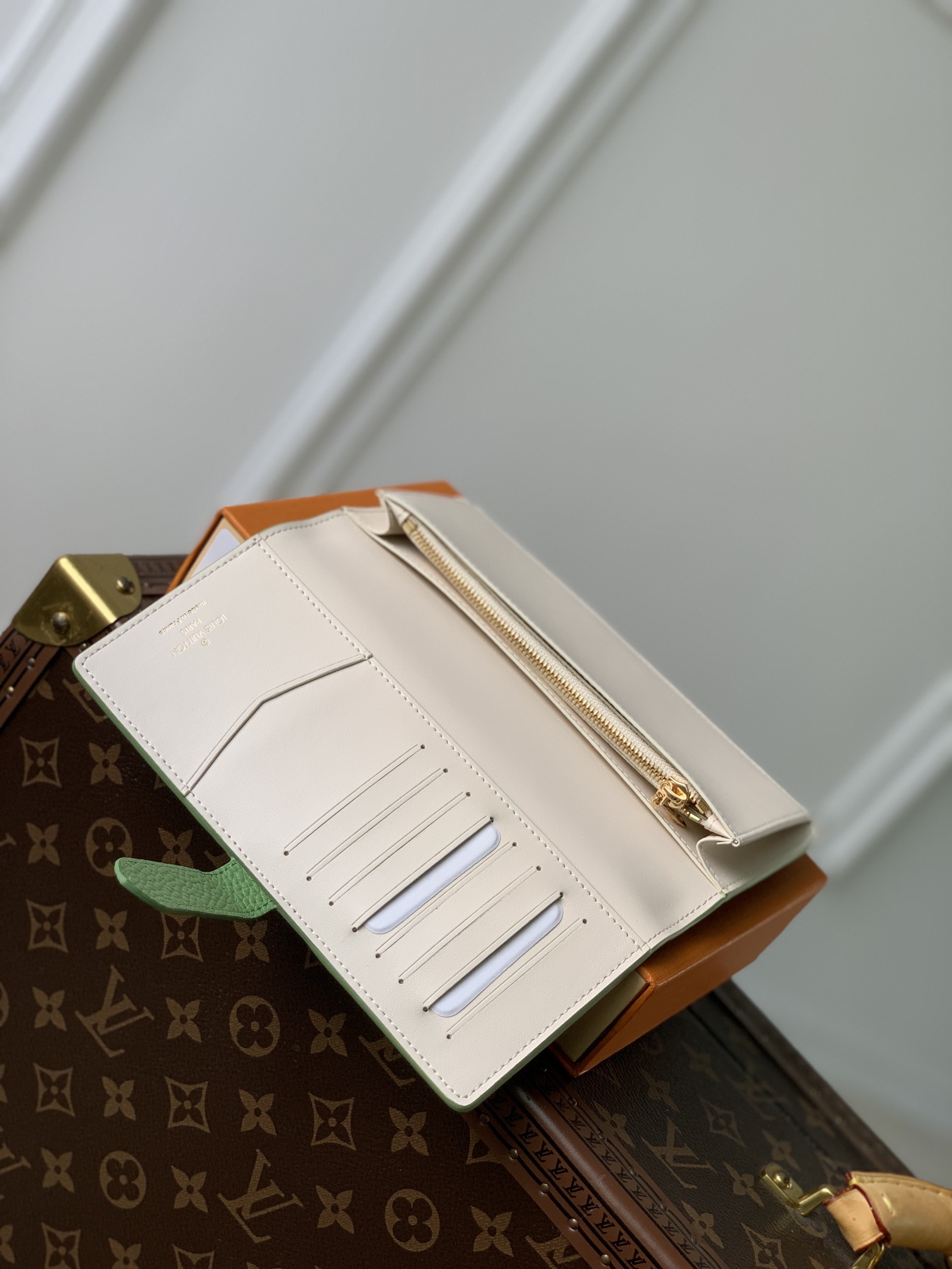 l**is V*t*n vertical wallet-m82512-10 x 19 x 1.7cm