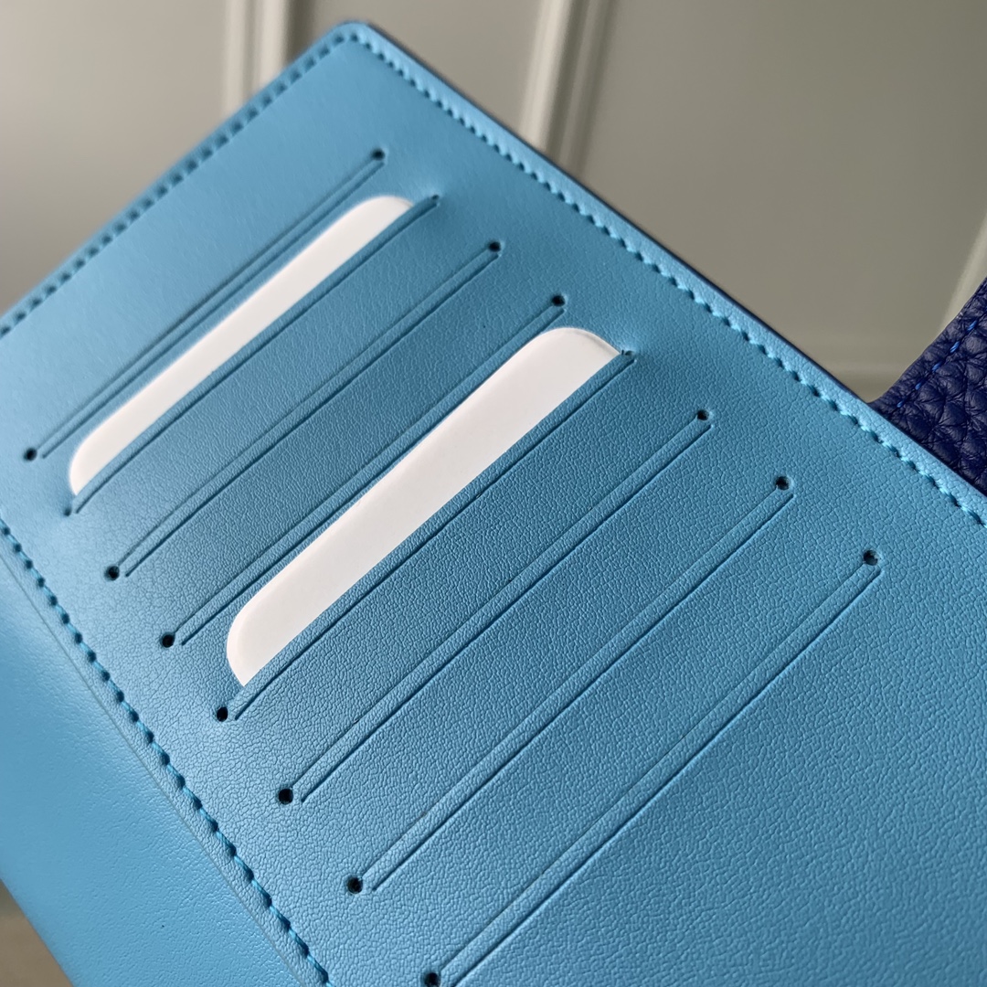 l**is V*t*n vertical wallet-m82512-10 x 19 x 1.7cm