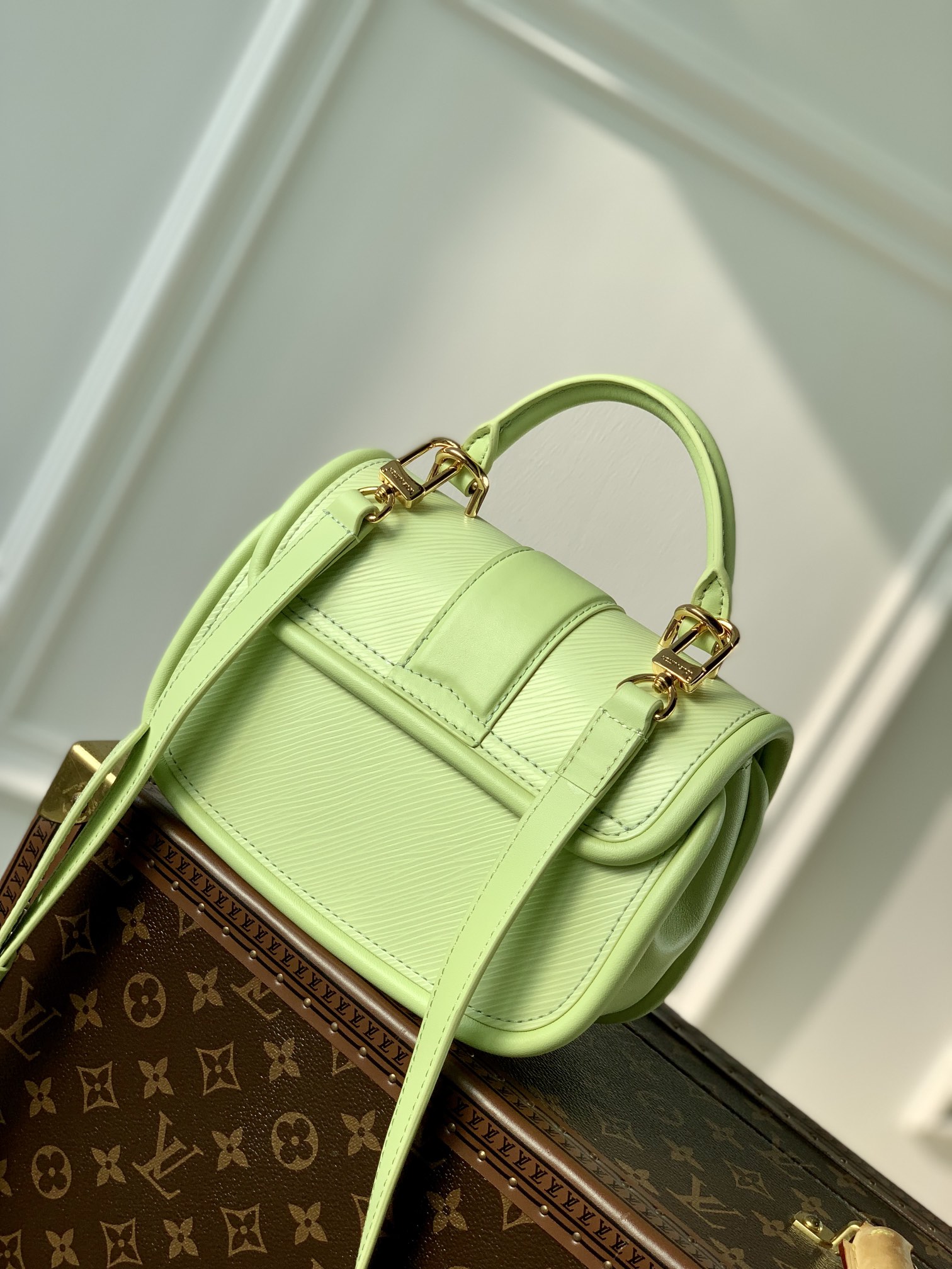 l**is V*t*n hide & seek bag-21 x 15 x 8cm