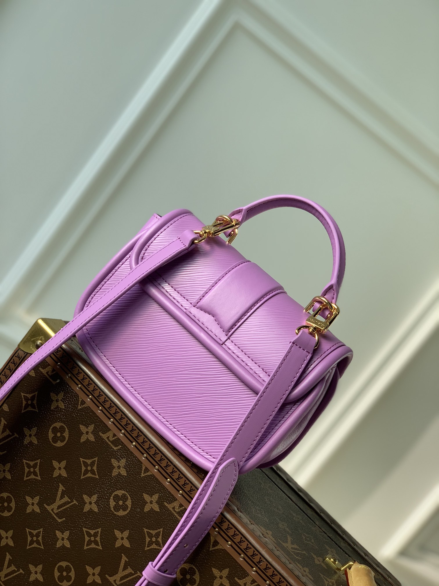 l**is V*t*n hide & seek bag-21 x 15 x 8cm