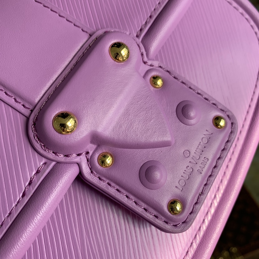 l**is V*t*n hide & seek bag-21 x 15 x 8cm