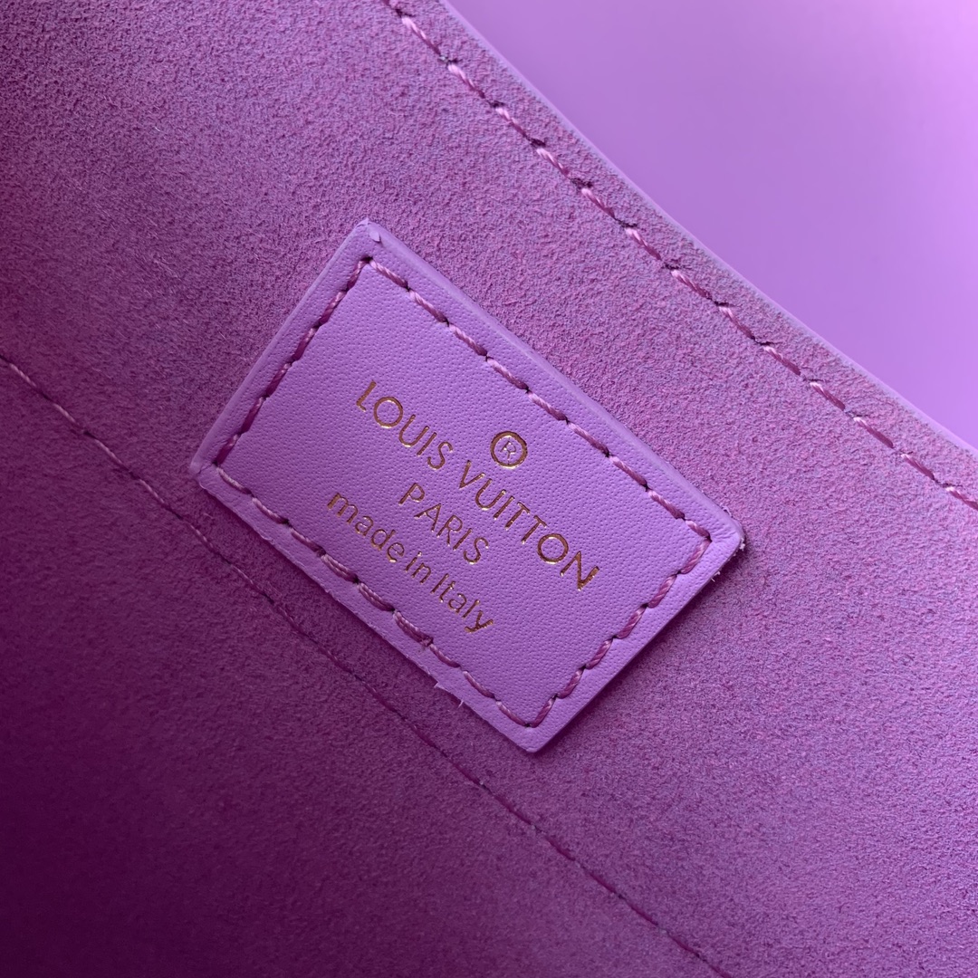 l**is V*t*n hide & seek bag-21 x 15 x 8cm