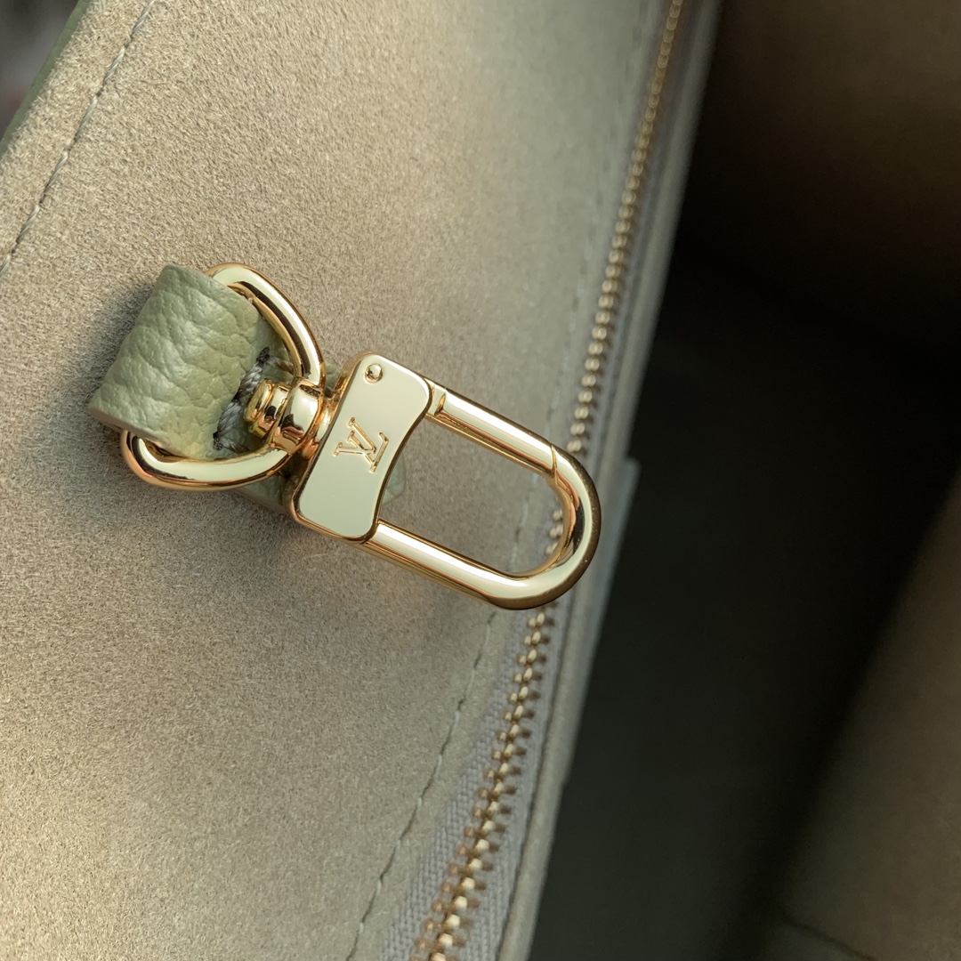 l**is V*t*n onthego handbag- m21732-25*19*11.5 cm