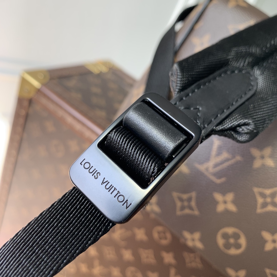 l**is V*t*n montsouris backpack-32 x 40 x 19cm