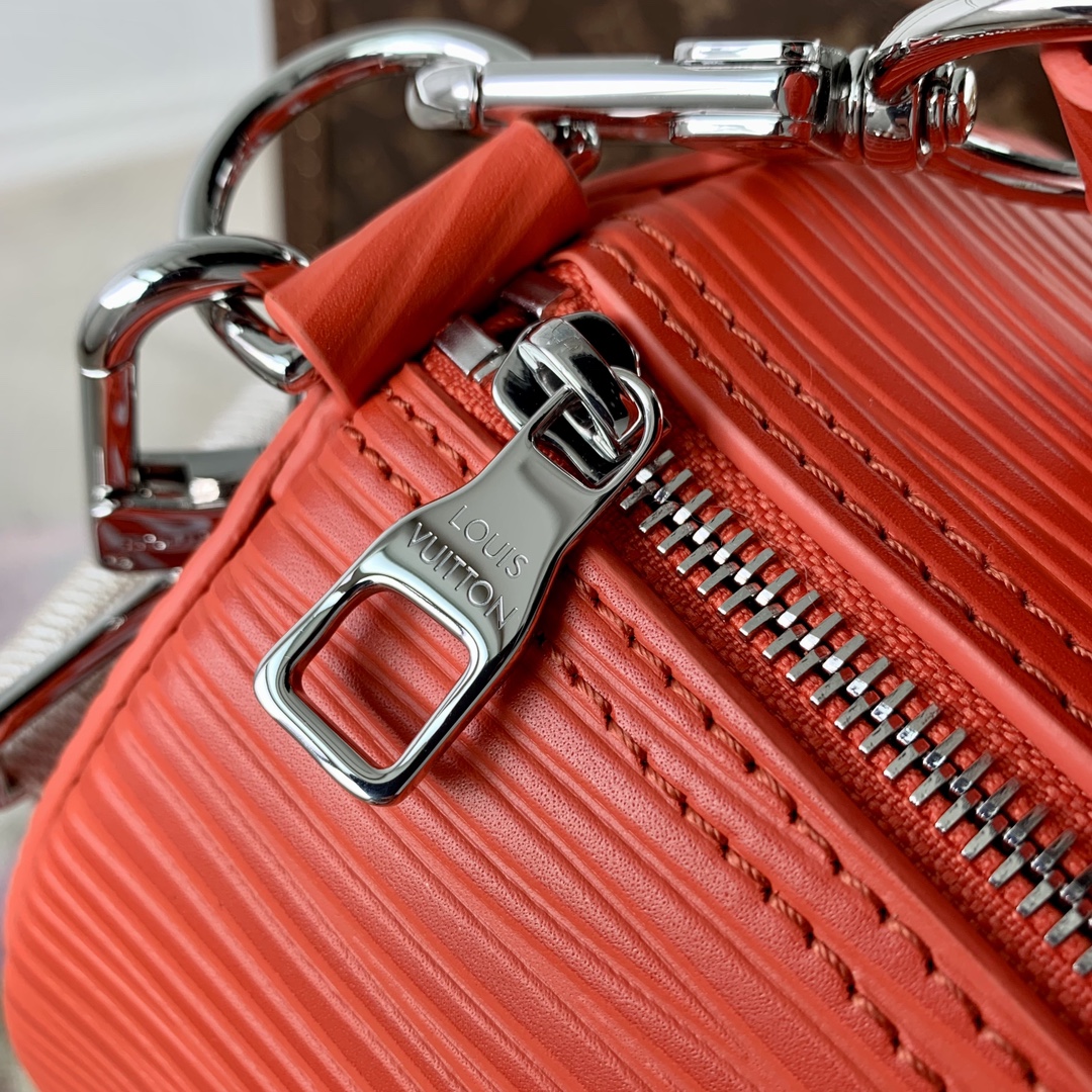 l**is V*t*n soft polochon bag m46692-27x 15x 15cm