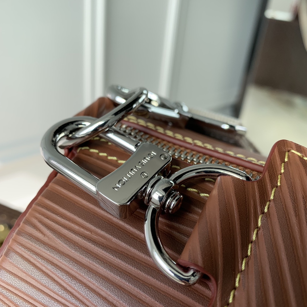 l**is V*t*n soft polochon bag m46692-27x 15x 15cm