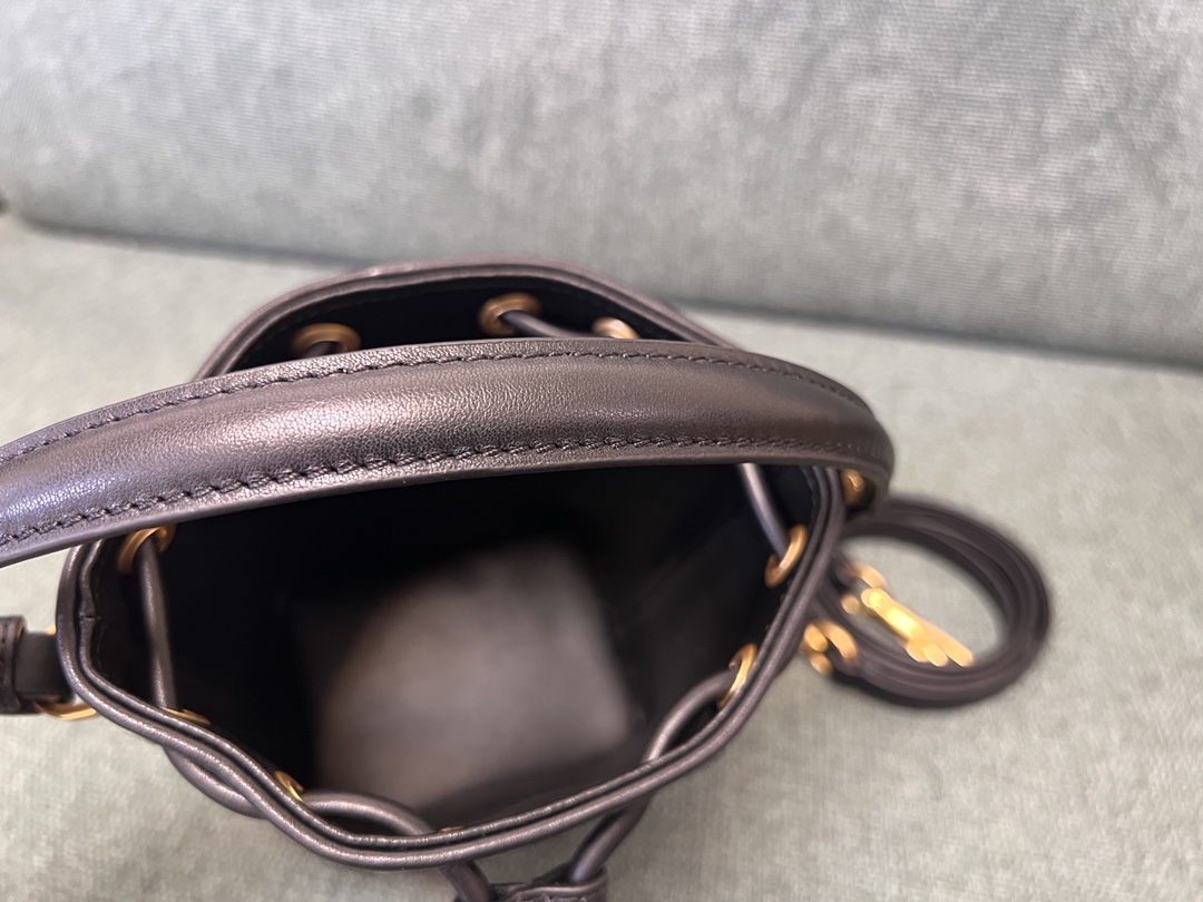 Valentino GARAVANIVLOGO SIGNATURE Bag-12*18*10CM