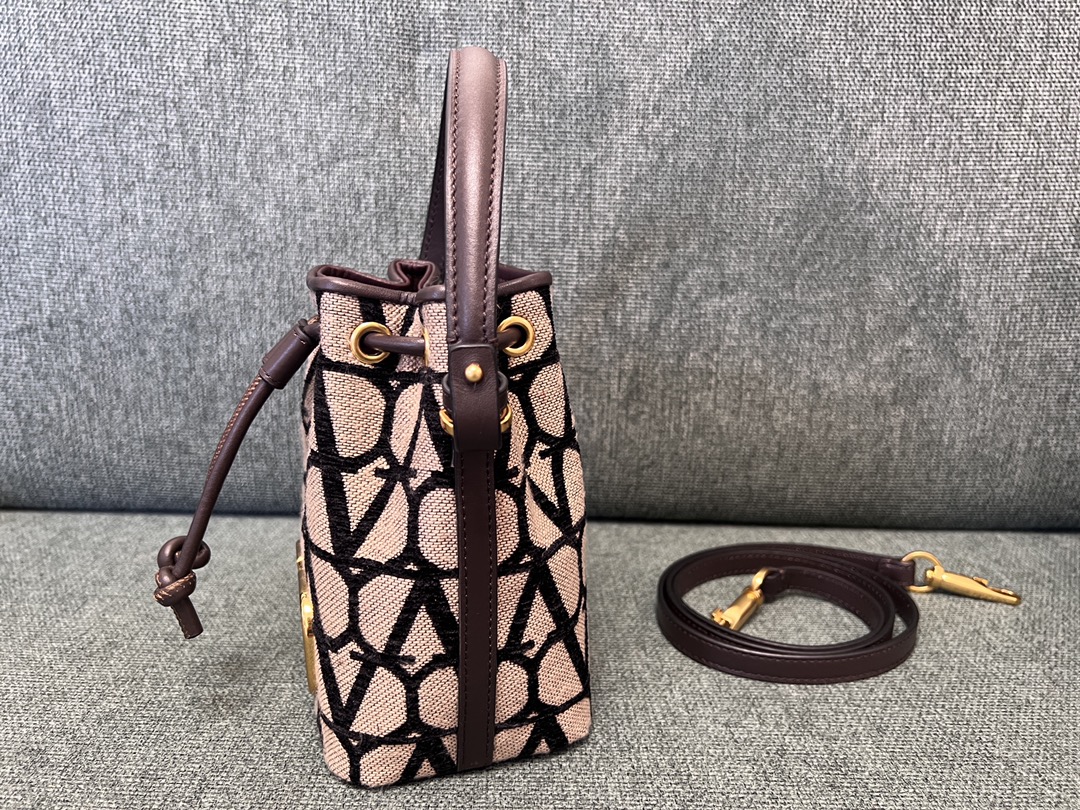 Valentino GARAVANIVLOGO SIGNATURE Bag-12*18*10CM