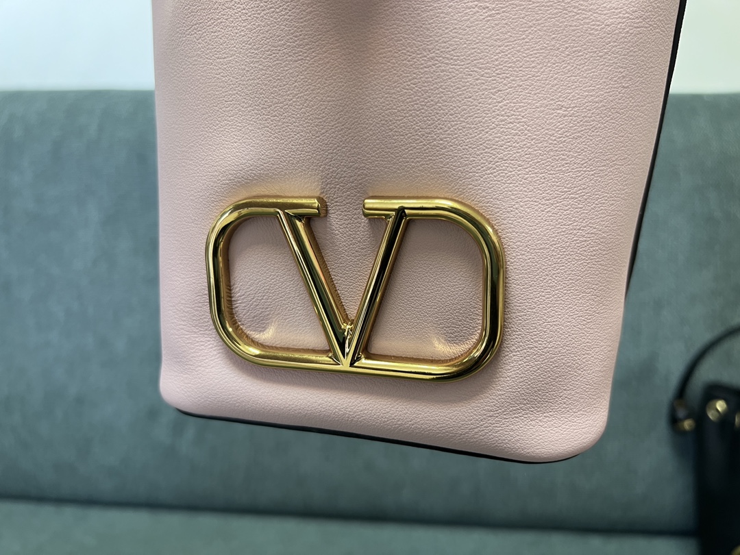 Valentino GARAVANIVLOGO SIGNATURE Bag-12*18*10CM