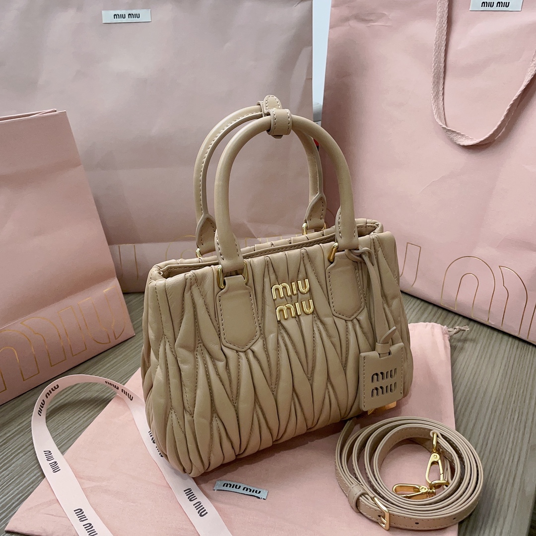 MiuMiu Tote-20 X16 X11CM