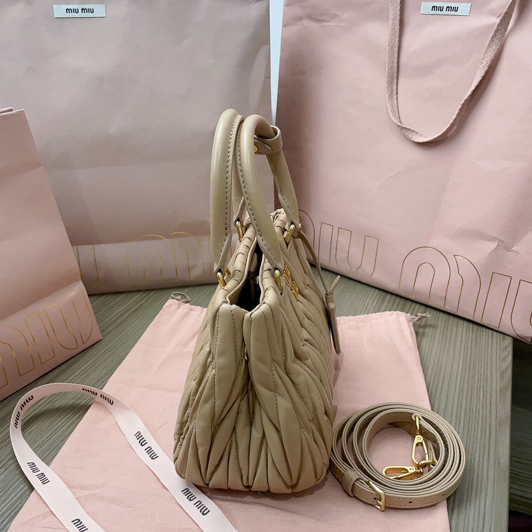 MiuMiu Tote-20 X16 X11CM