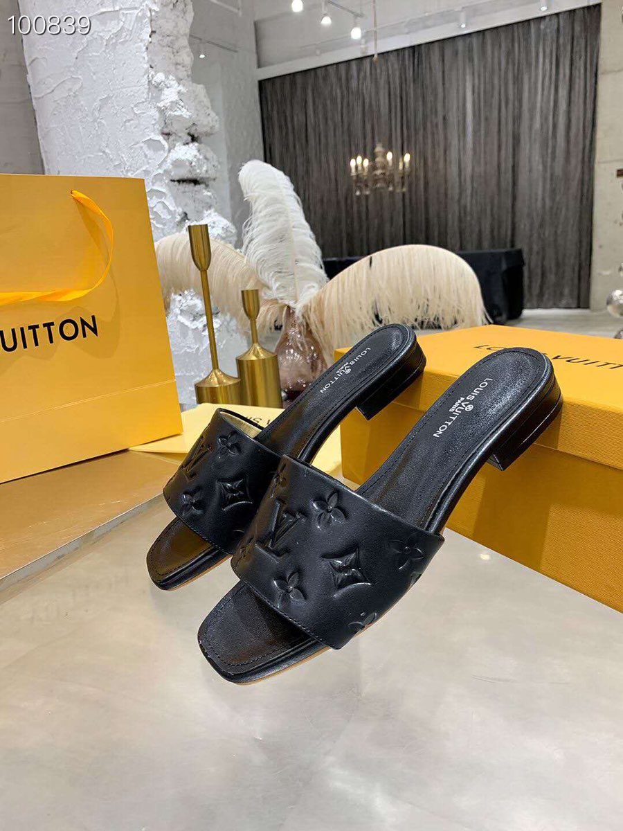 l**is V*t*n slippers