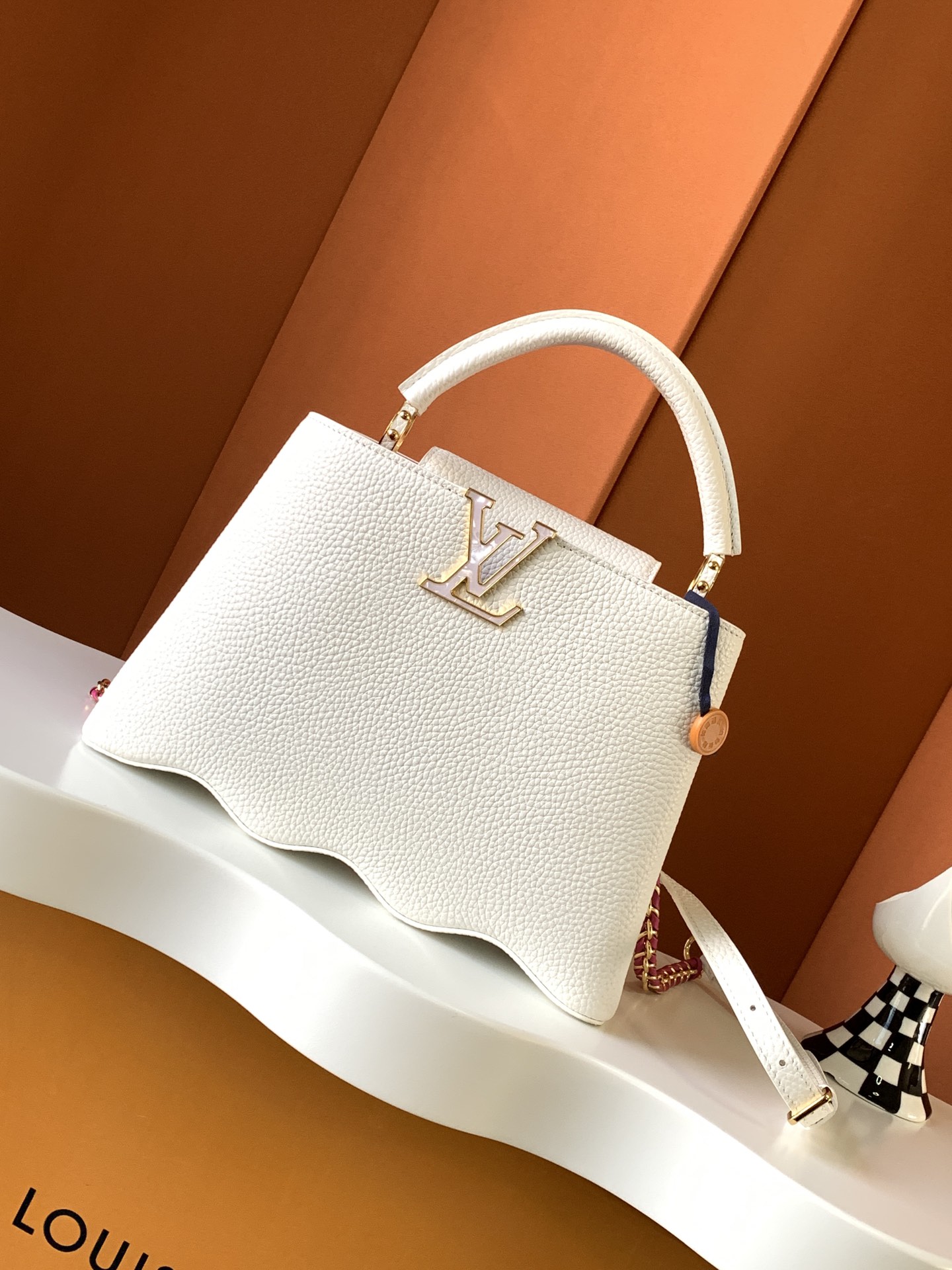 l**is V*t*n capucines bb-27*18*9cm