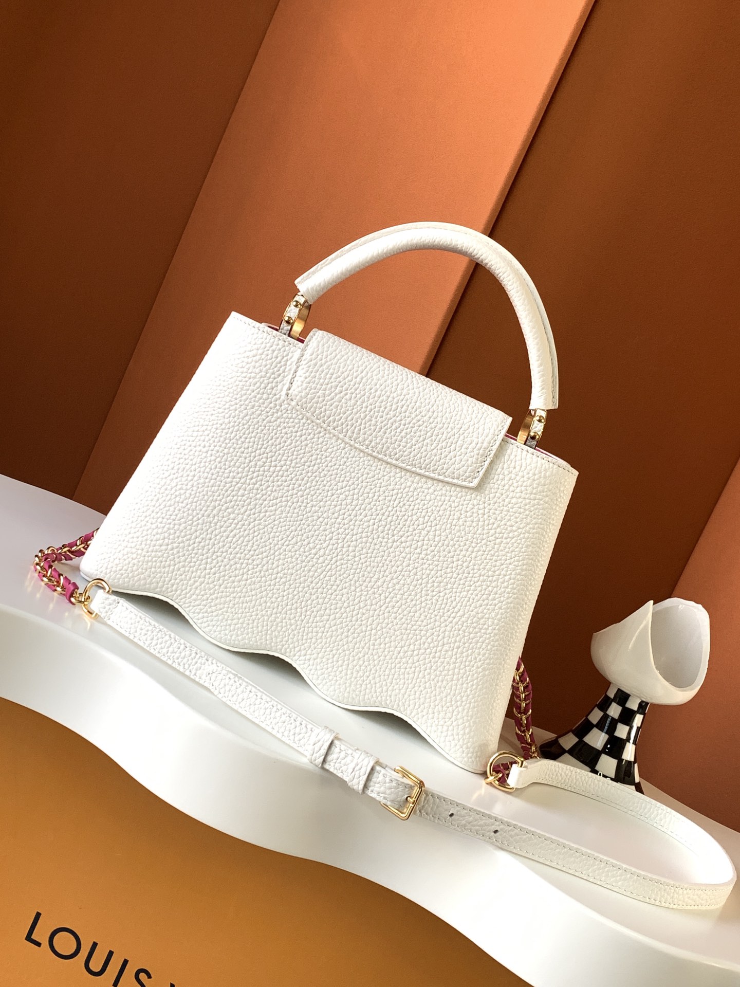 l**is V*t*n capucines bb-27*18*9cm