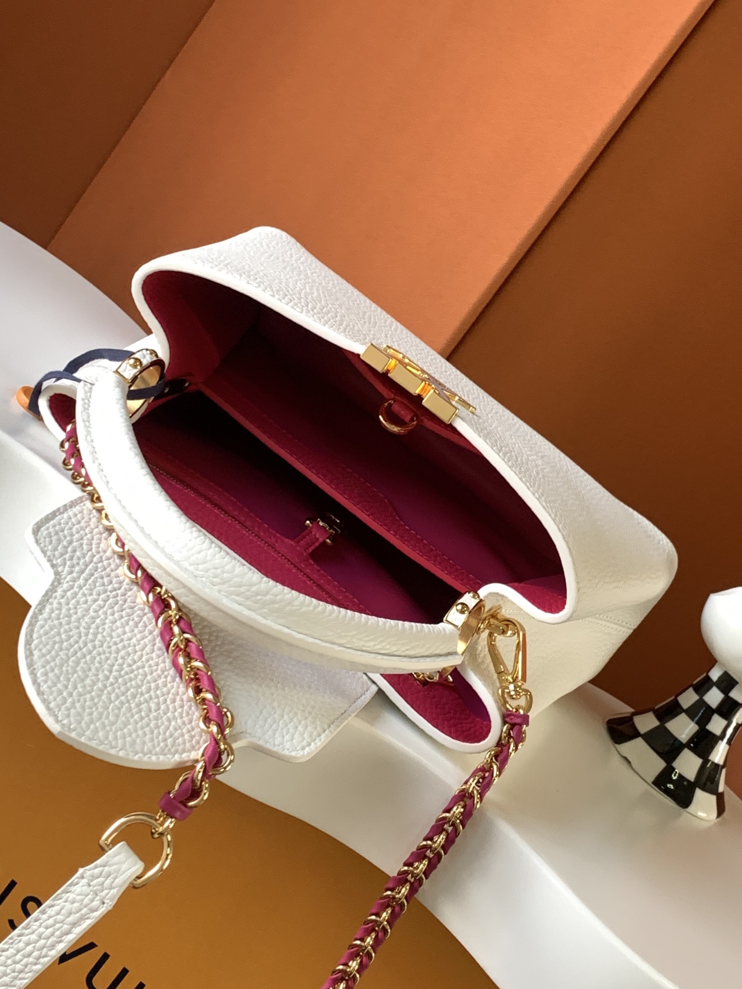 l**is V*t*n capucines bb-27*18*9cm