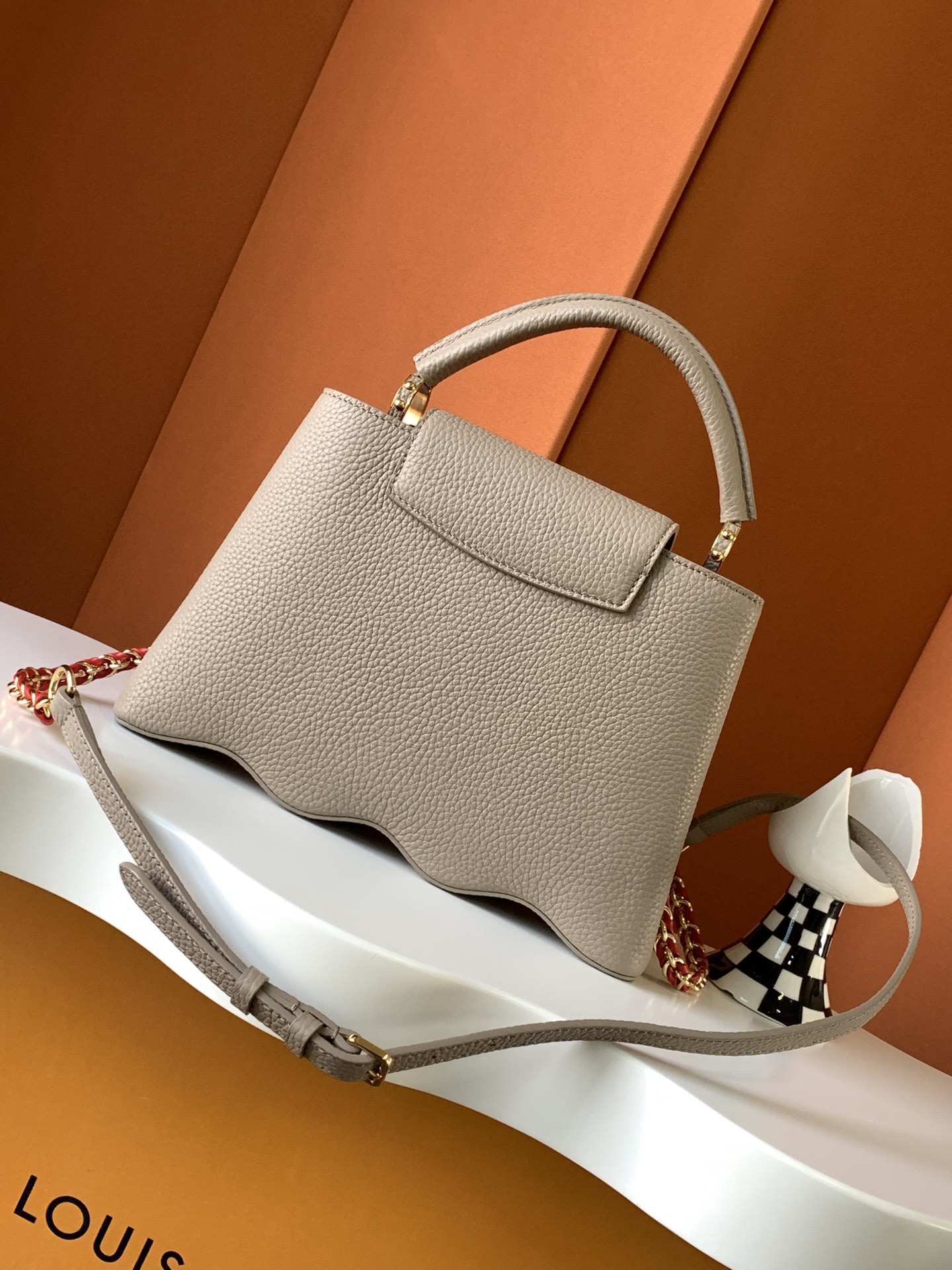 l**is V*t*n capucines bb-27*18*9cm