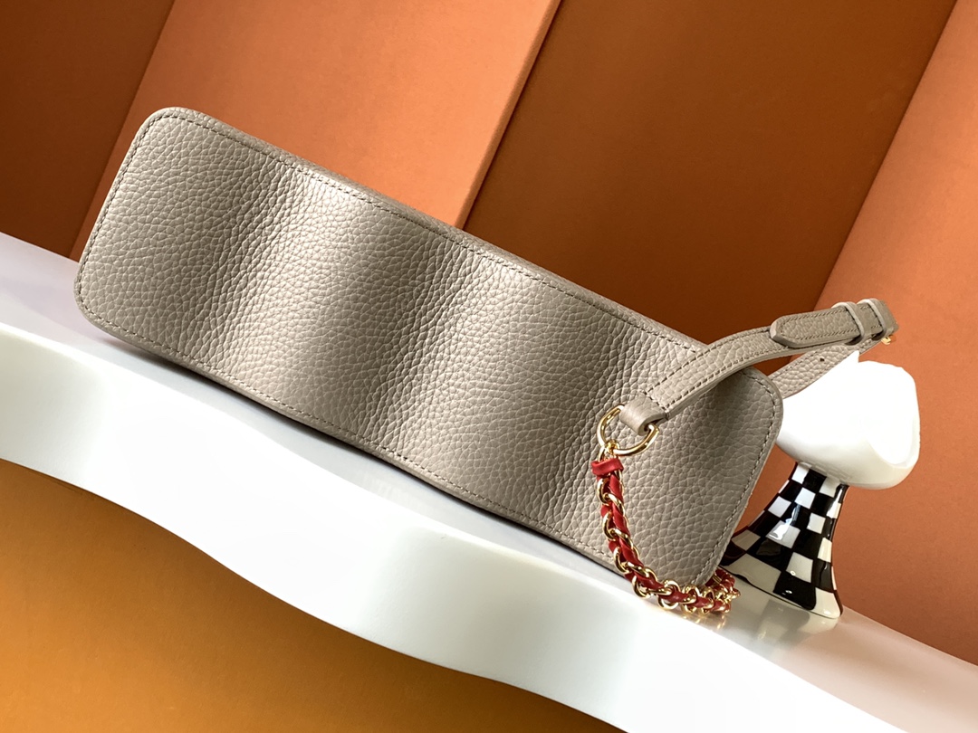 l**is V*t*n capucines bb-27*18*9cm