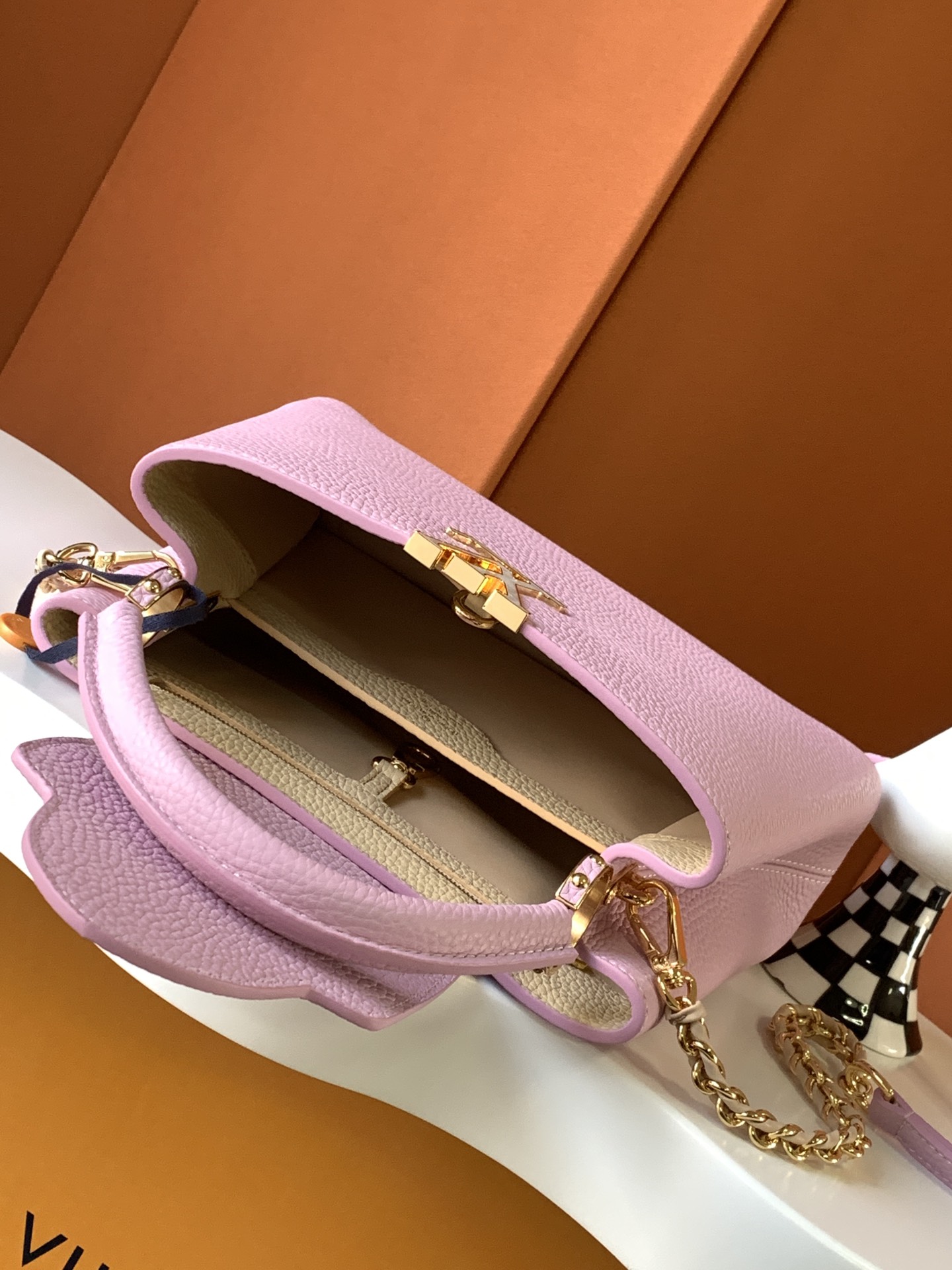 l**is V*t*n capucines bb-27*18*9cm