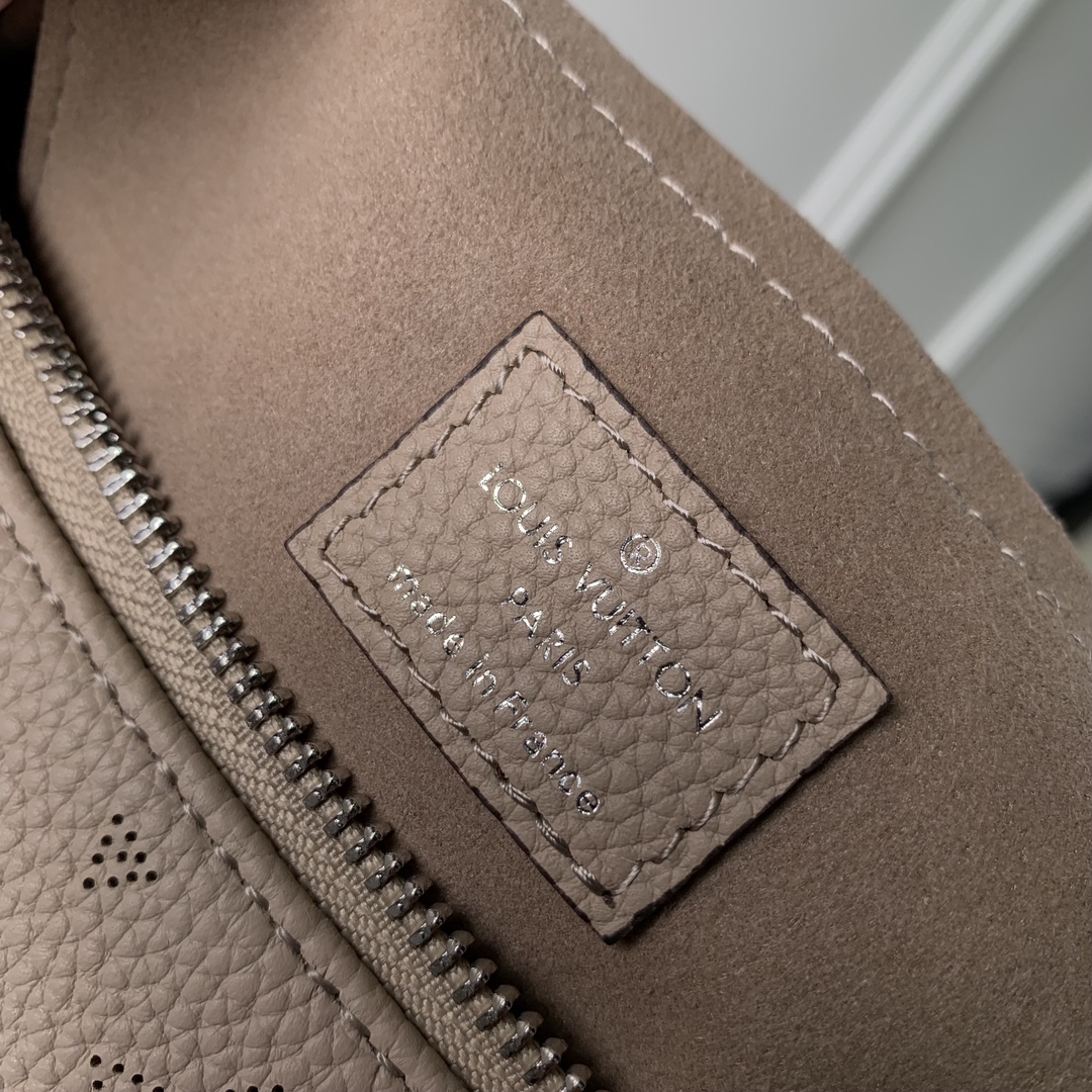 l**is V*t*n baia bag-26*17*7.5cm