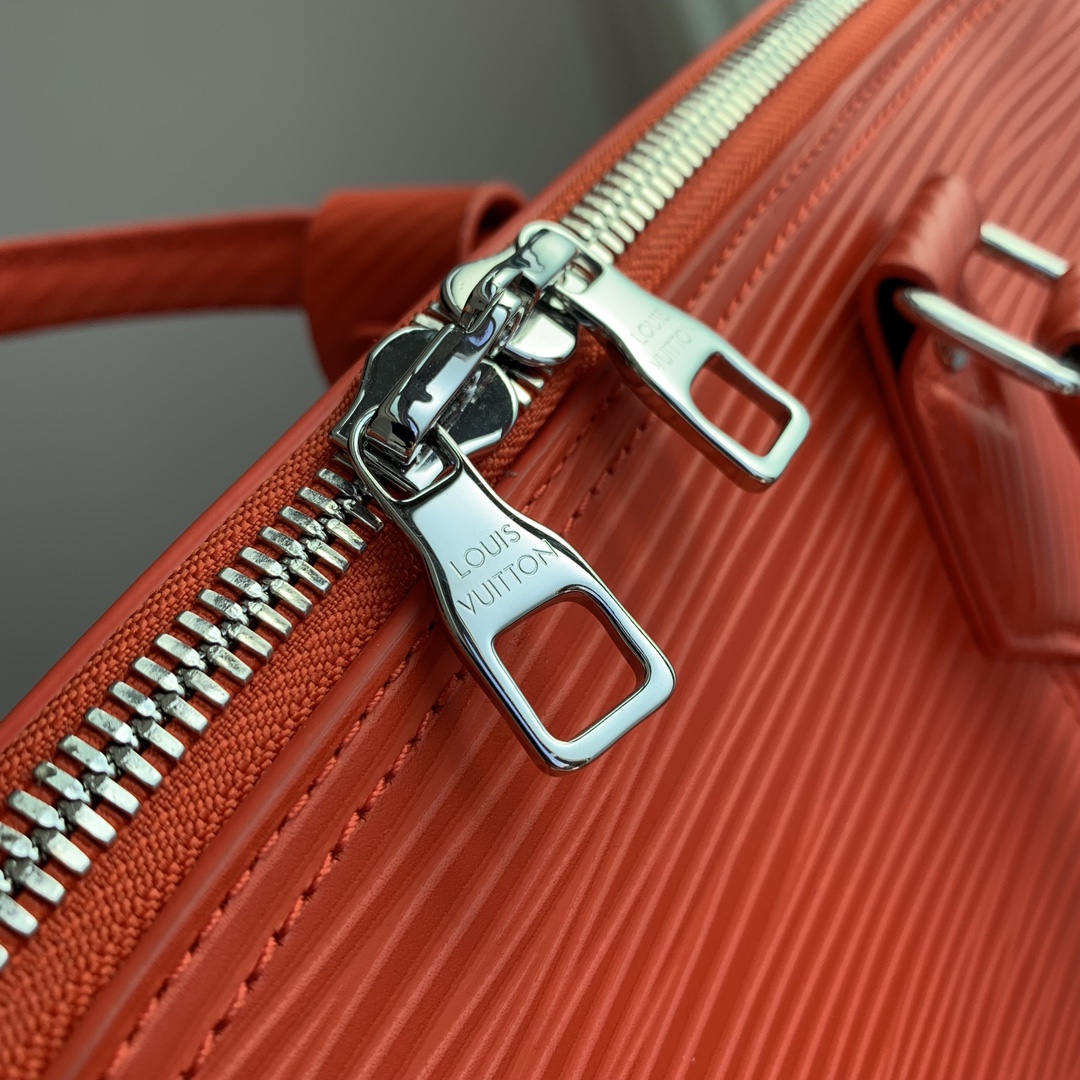 l**is V*t*n alma travel bag-64 x 42 x 22cm