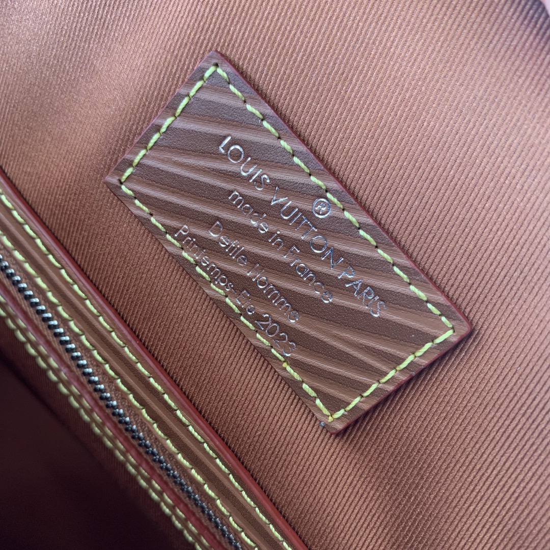 l**is V*t*n alma travel bag-64 x 42 x 22cm