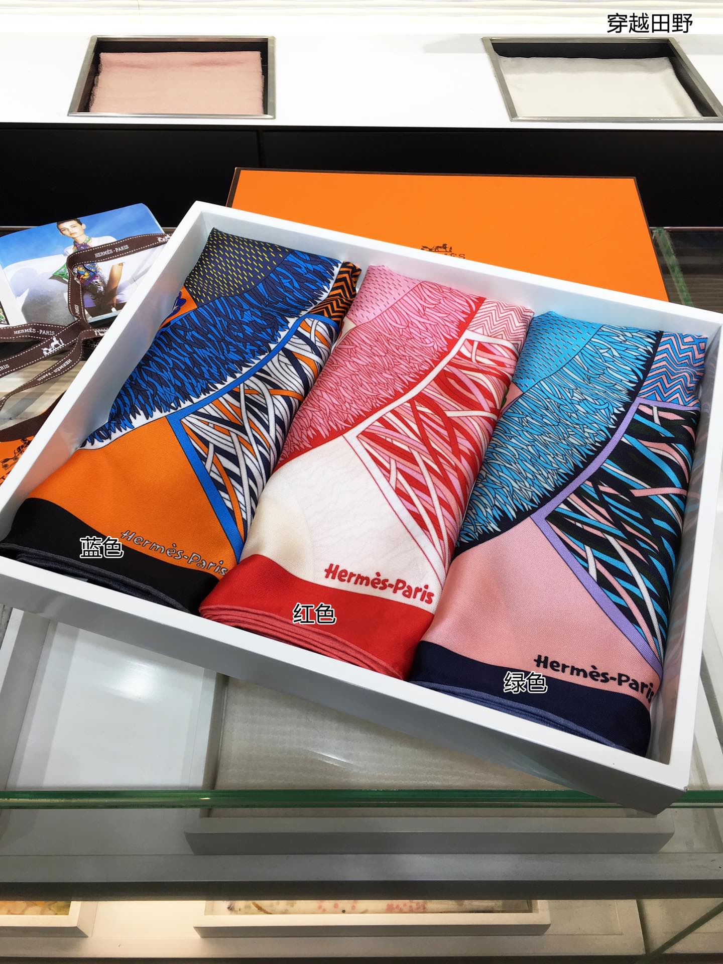 l**is V*t*n scarf-90*90cm