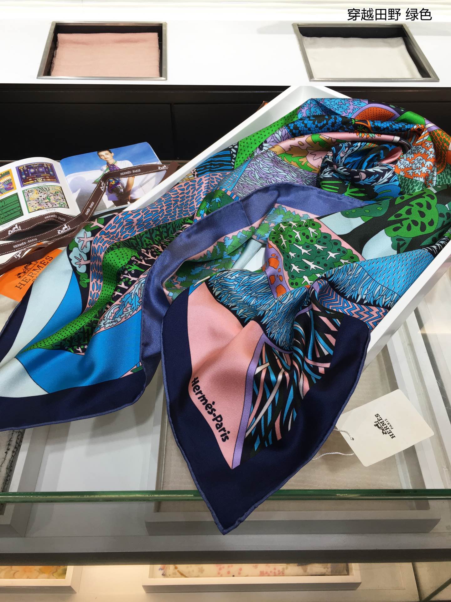 l**is V*t*n scarf-90*90cm