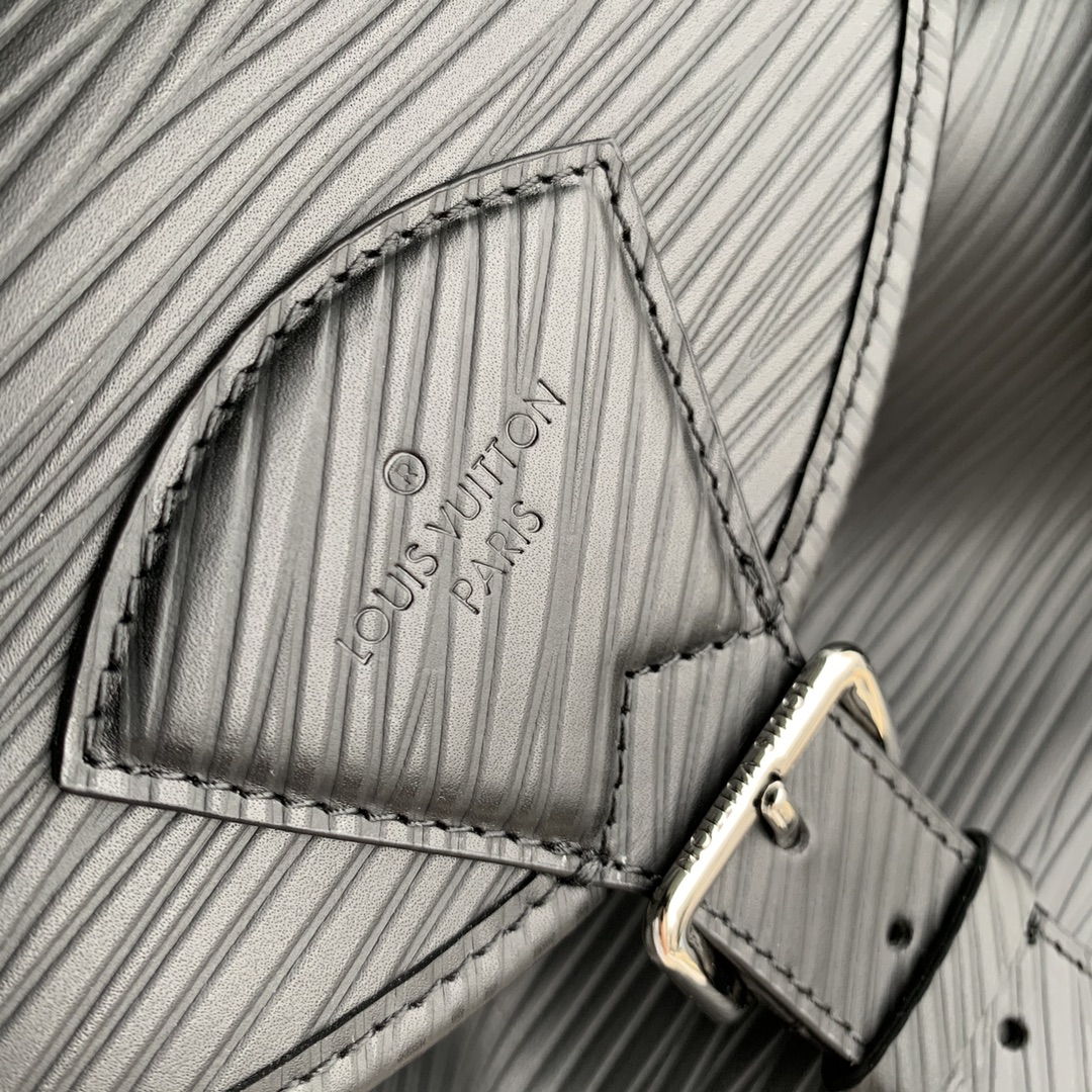 l**is V*t*n montsouris backpack-32 x 40 x 19cm