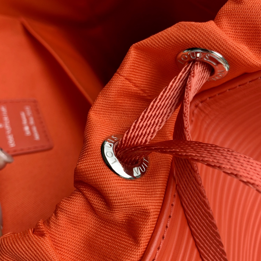 l**is V*t*n montsouris backpack-32 x 40 x 19cm