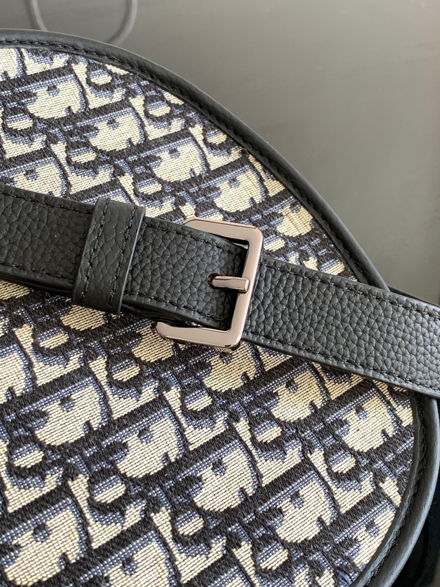 D*or gallop messenger bag-20.5 x 16 x 5cm