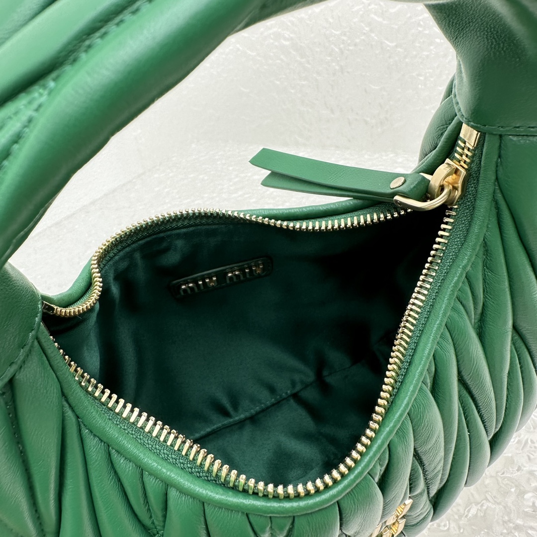 MiuMiu Wander Hobo Bag-20*6*17CM