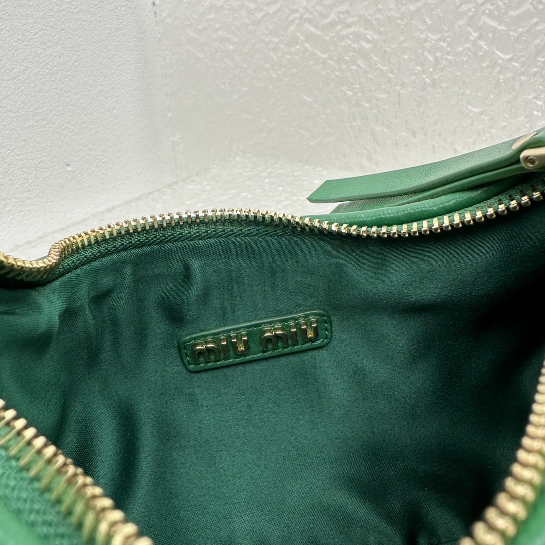 MiuMiu Wander Hobo Bag-20*6*17CM
