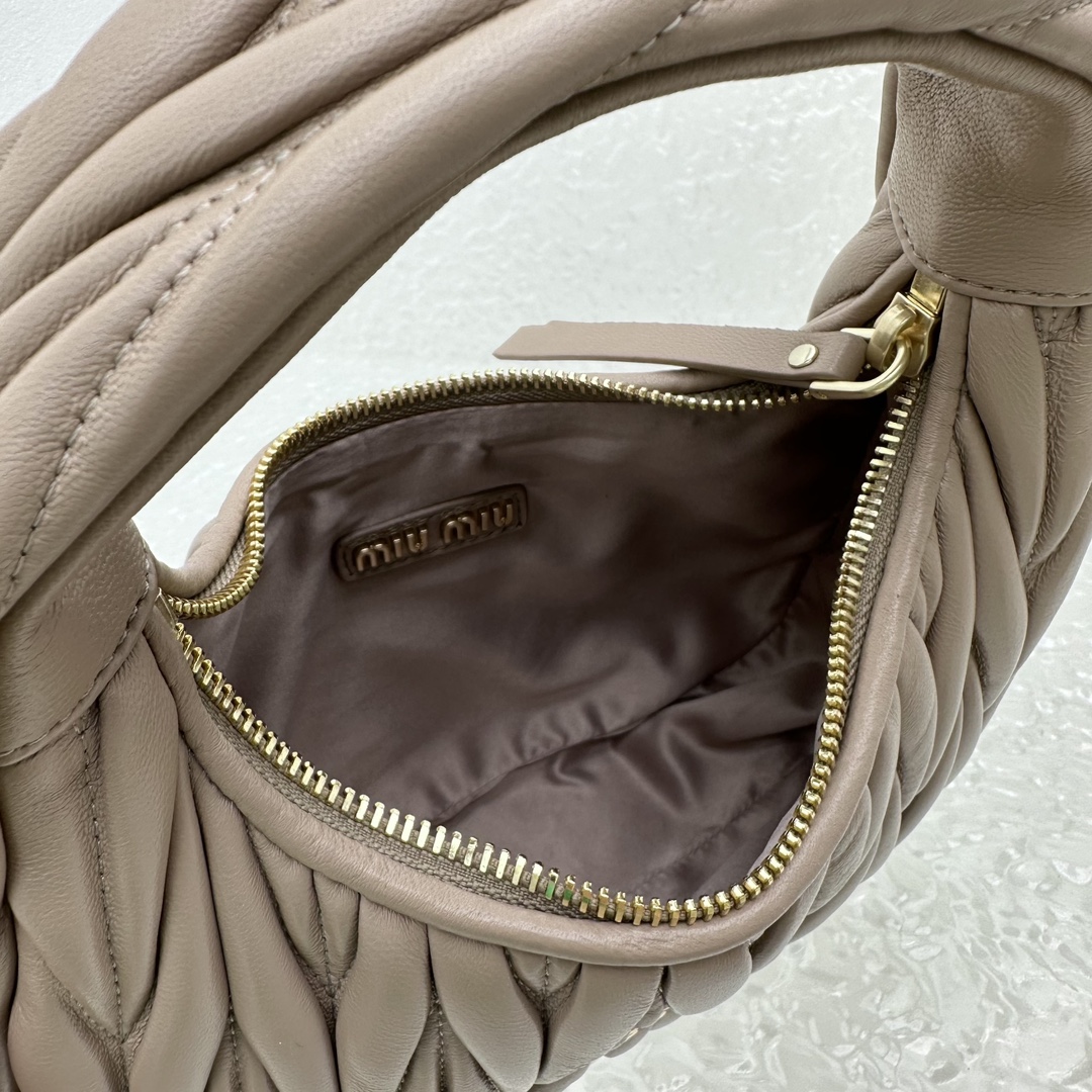 MiuMiu Wander Hobo Bag-20*6*17CM