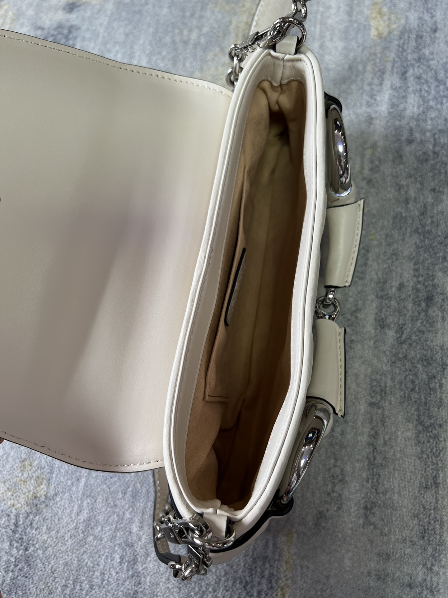 G*u*i horsebit chain 2023-27x11x5cm