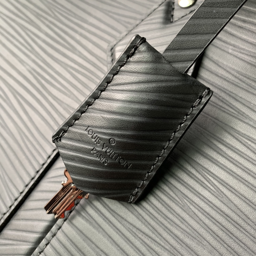 l**is V*t*n alma travel bag-64 x 42 x 22cm