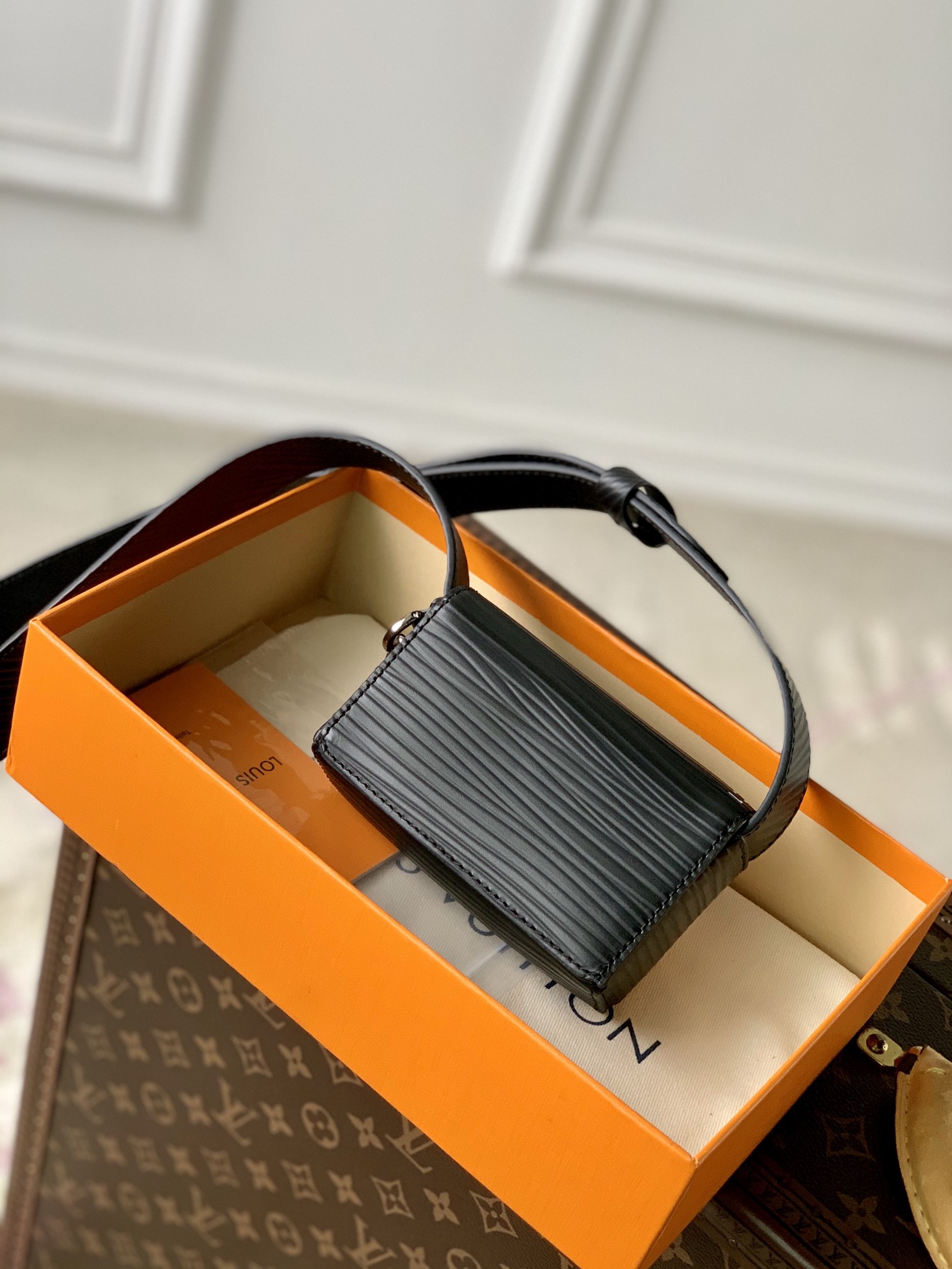 l**is V*t*n micro steamer bag-13*8*4.5cm