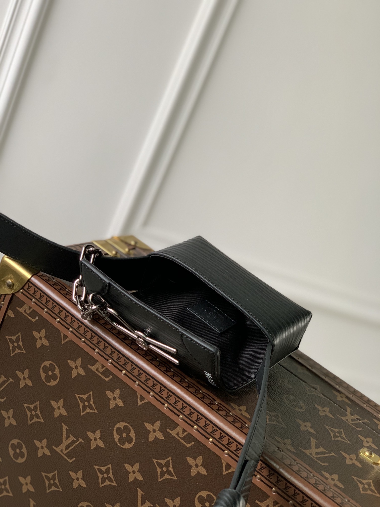 l**is V*t*n micro steamer bag-13*8*4.5cm