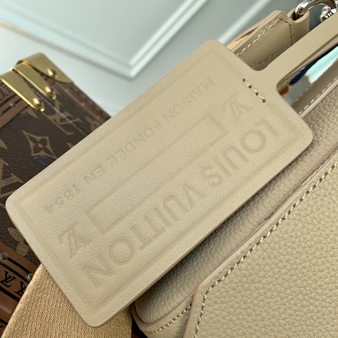 l**is V*t*n aerogram messenger bag-28 x 24 x 10cm