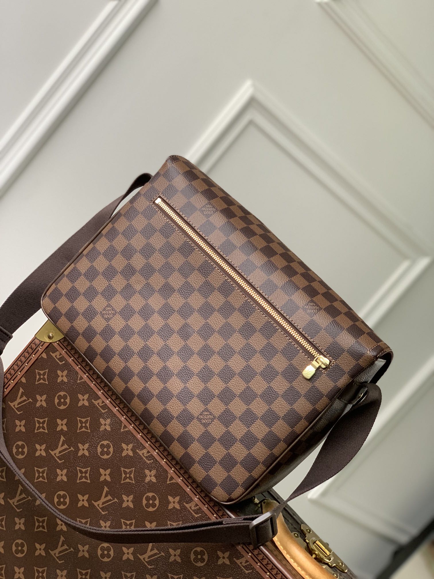 l**is V*t*n vintage messenger bag-34×18×23cm