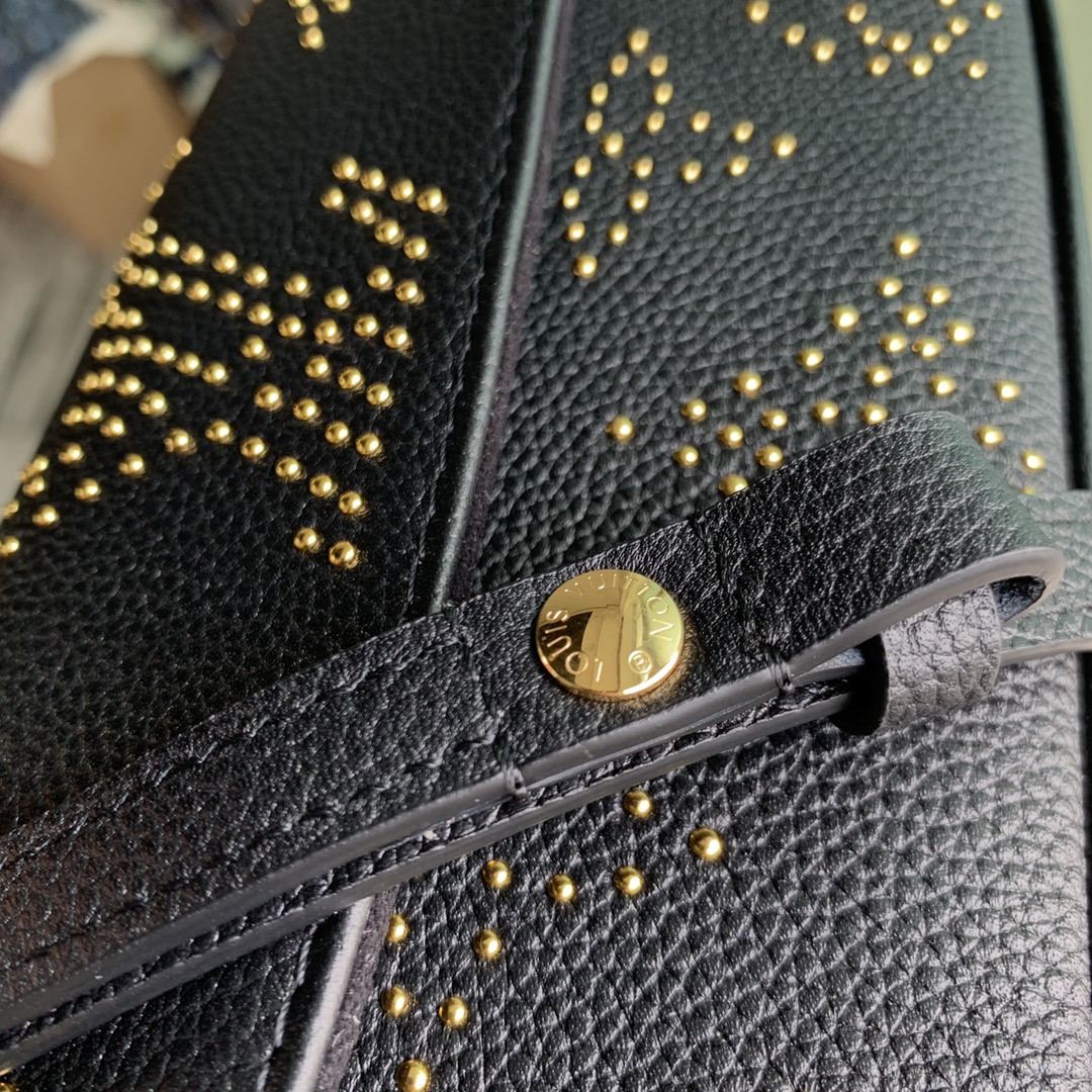 l**is V*t*n wallet on chain ivy-23.5 x 12.0 x 4.3 cm