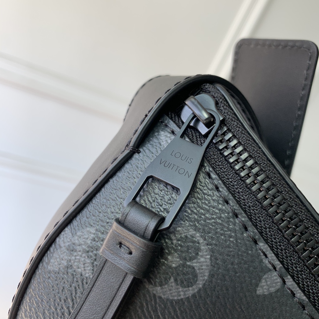 l**is V*t*n moon crossbody bag-24.5 x 16 x 4.55cm