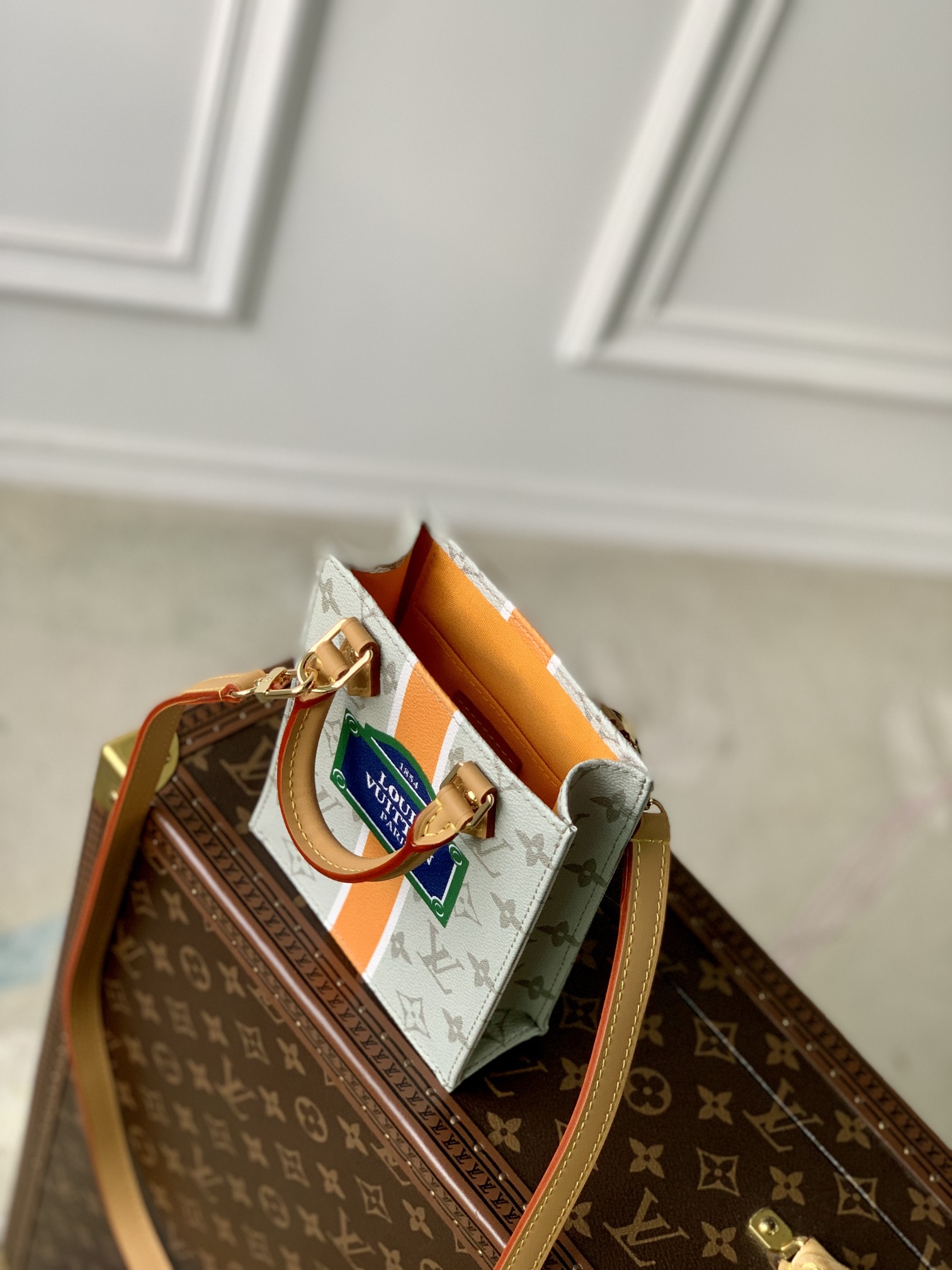 l**is V*t*n petit sac plat -14 x 17 x 5cm