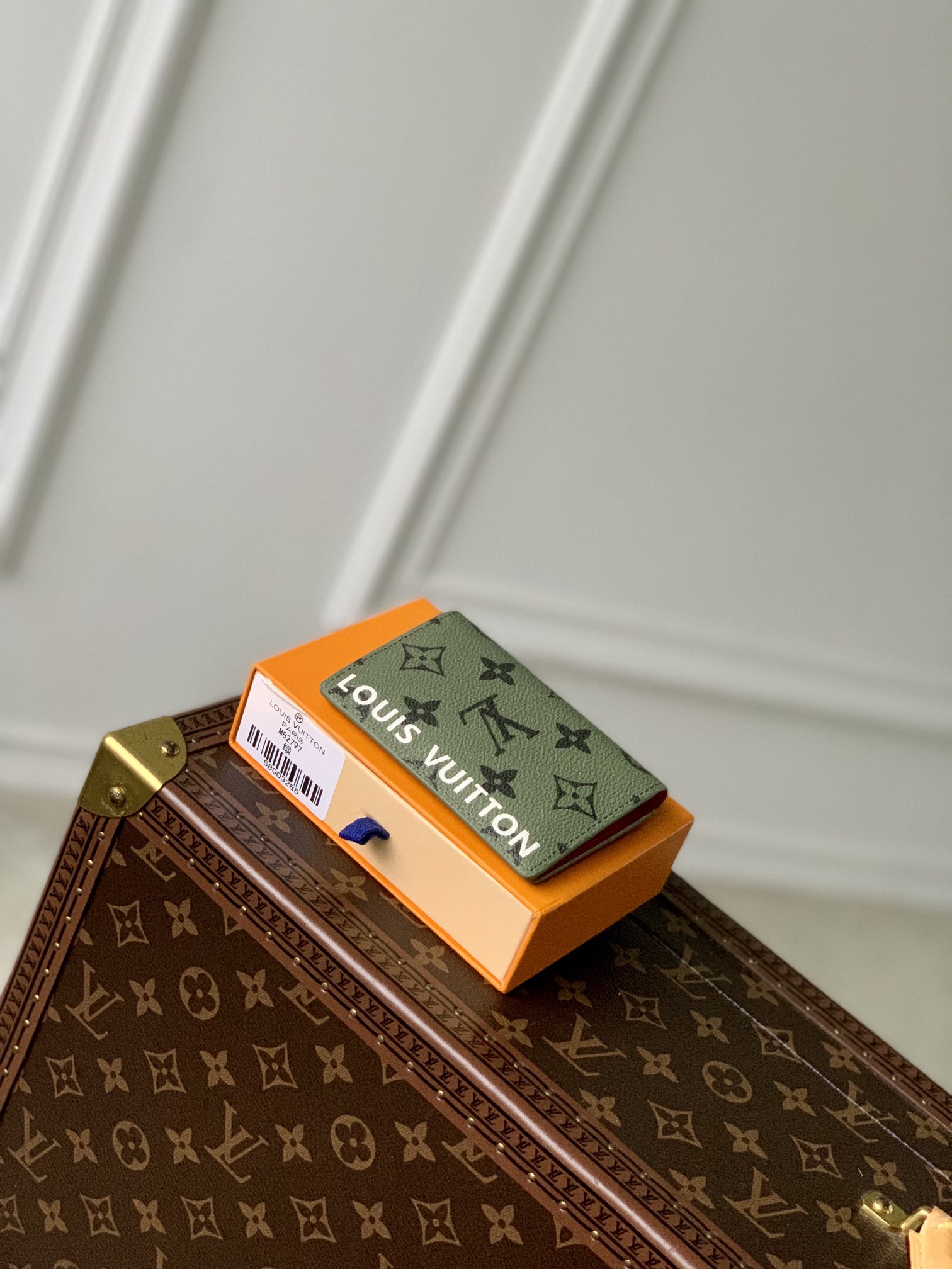 l**is V*t*n aerogram wallet-8 x 11 x 1cm